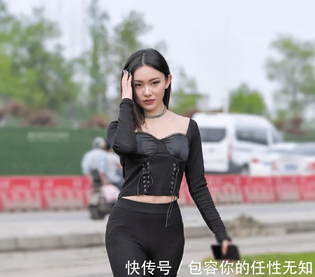 夏季|街拍紧身套装,这就是夏季的神秘穿搭风!