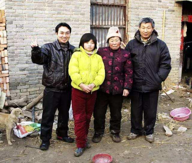 感动中国$带妹妹上大学,边读书边挣钱给父亲治病的洪战辉,如今过得怎样