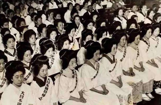 程度|二战时期,日本女人为了效忠天皇,究竟敢疯狂到什么程度?