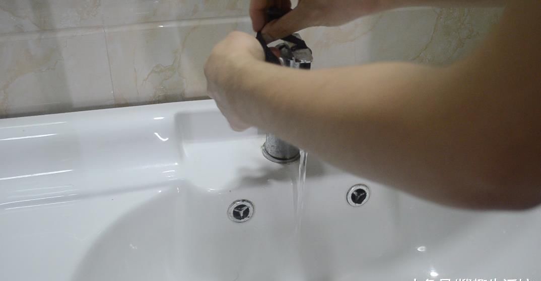 热熔胶|手提袋绳子不要扔, 拆下来放家里这样用, 看完你会感谢我的