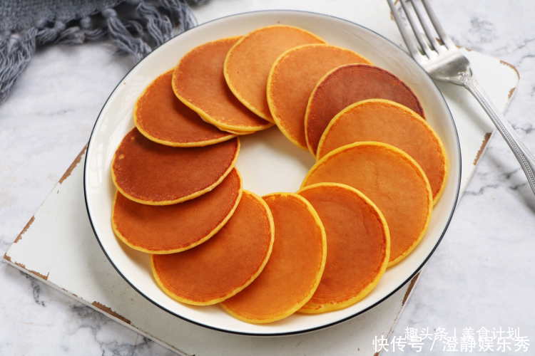 女儿|天热,女儿不爱吃早餐,用酸奶做小饼,上桌5分钟光盘,太香了