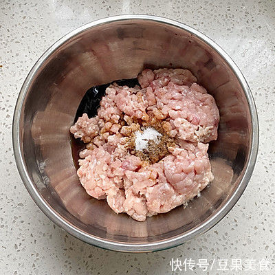 料足口感好,你一定喜欢的香菇木耳鲜肉包