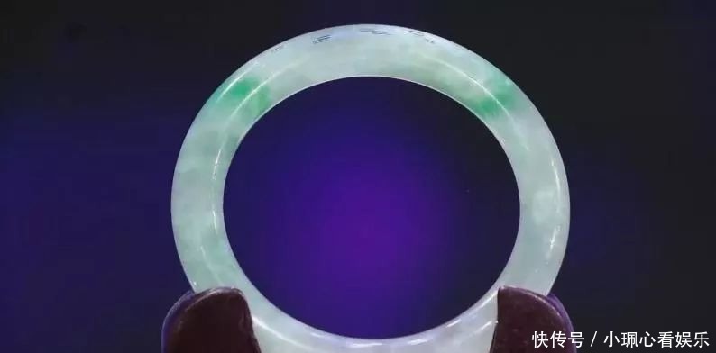 出于|朋友珠宝店开不下去,出于好意买了只6万的手镯,到手却是假货!