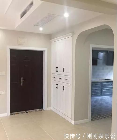 客餐厅|140平新房花13万装修,全屋打满柜子最满意,家具没入场就很漂亮