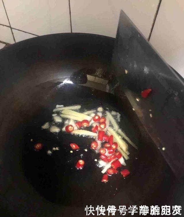 菜市场|鸡身上“最有价值”的部位,肉贩子留着自己吃,一个鸡就一个