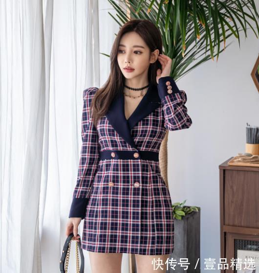 搭配|女神孙允珠高清时尚搭配:新式复古幽紫豆沙方格斜衩裙