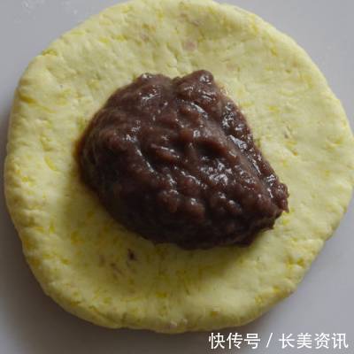 冬天最馋的就是这道南瓜饼,香甜糯口回味无穷,隔壁小孩都馋哭了