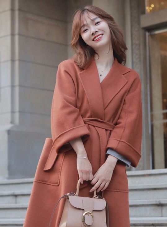 小蛮腰 穿大衣不要只会敞开穿了,搭配腰带保暖显瘦又高级,谁穿都好看