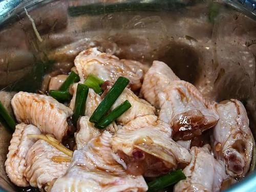  可乐鸡翅落后了，教你这样做，不烤不炸，味道更香，好吃不腻