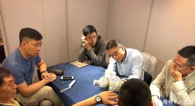 母猴|"1个杯子卖了2亿,2只猴子卖了3亿,这个瓶子卖了5亿,网友:值了"