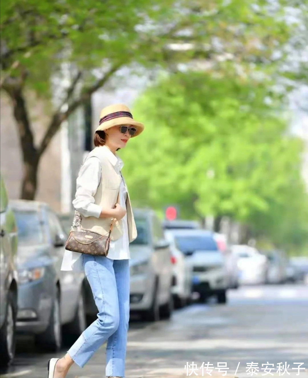 羊毛衫 50+“大妈”衣品真好!借助穿搭小妙招;将自己穿成“少女”!