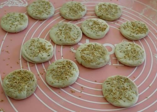 麻酱烧饼别买了,从芝麻酱开始教你做,层层酥香,学会了三天不吃就想