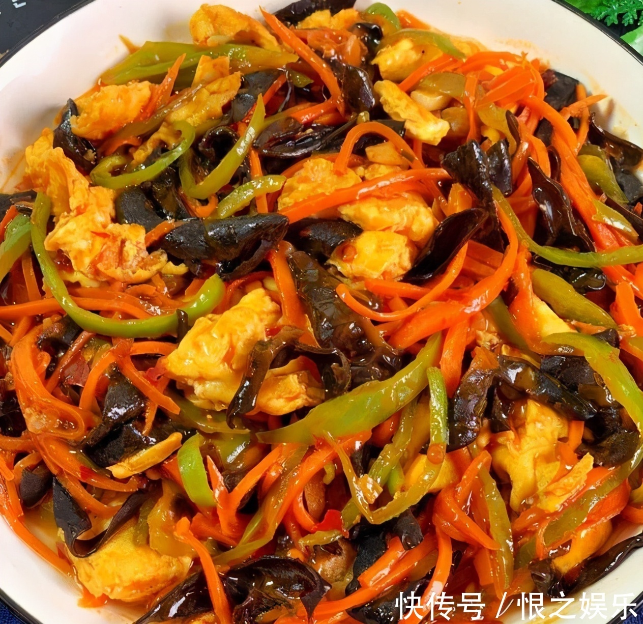 鸡蛋换种做法比肉香,平时半碗饭量,现在吃两碗,汤汁儿是关键