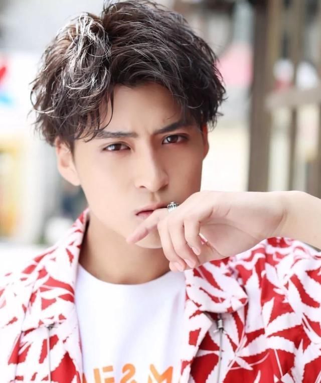 齐刘海 男生们,找对发型比找对女朋友还重要颜值从60到80没问题