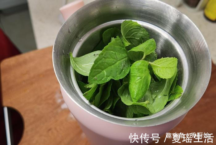 厨娘|夏天太热,吃肉不如吃此菜,儿子三天两头喊我做,清凉解暑又开胃