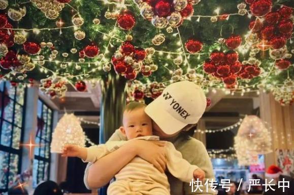 女单|王炸组合!国羽奥运冠军+世界冠军夫妇晒全家福,一家3口画面温馨
