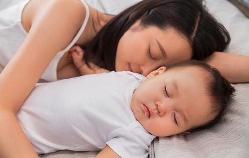 睡眠环境|宝宝很困却为何哭闹不睡？未必就是娃闹人，以下原因父母要了解