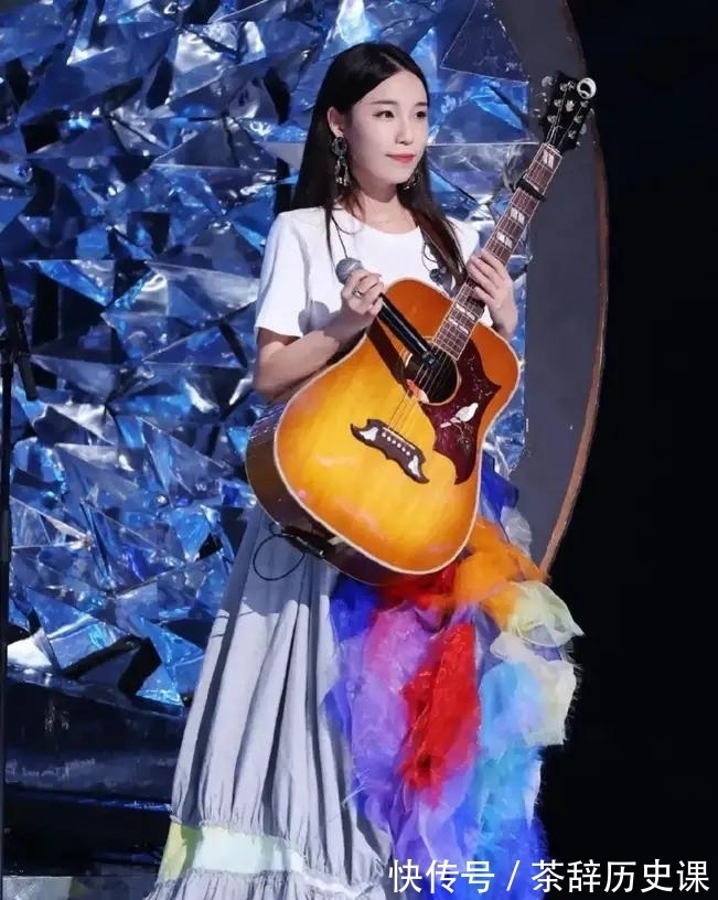 贊 3 收藏 分享 《中國好聲音》李克勤隊的賀三應該是冠軍