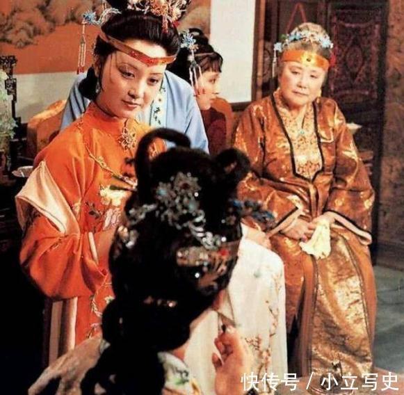 李嬷嬷#冷眼看红楼:李嬷嬷为什么独骂袭人?她是欺软怕硬还是替人行诛?