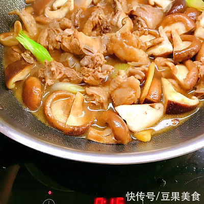 香菇焖鸡|自制香菇焖鸡，再也不用买了