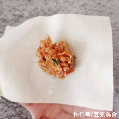 这道虾仁鲜肉馄饨发到朋友圈，留言全说被馋哭