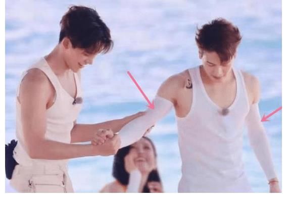 王嘉尔|王嘉尔《跑男》穿冰袖遮纹身，录《嗨放派》又变新方法，可真麻烦