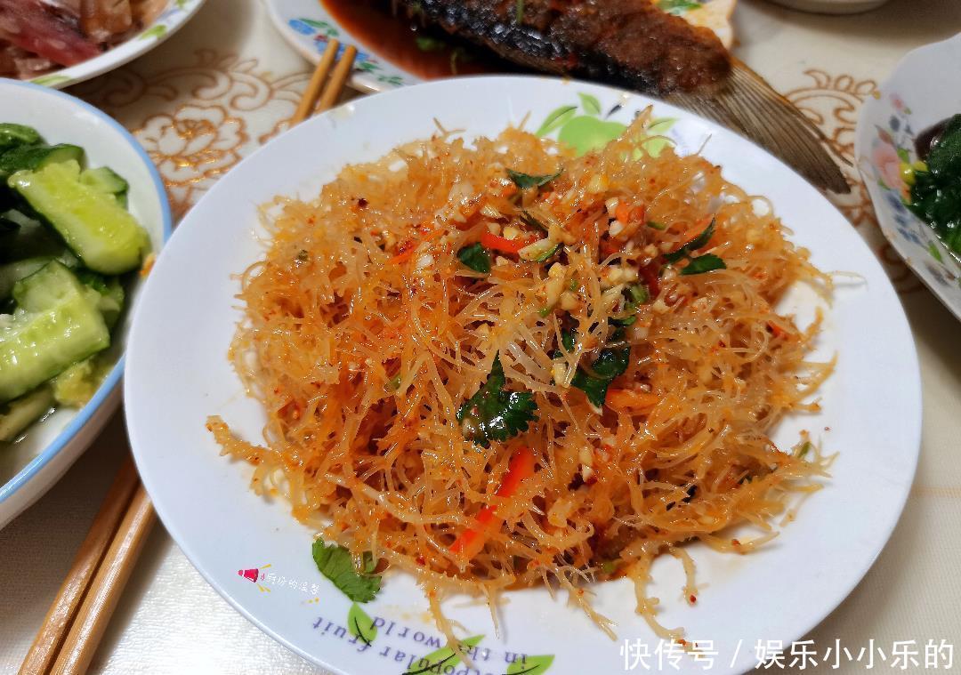 晒北方三线城市的年夜饭,9口人13道菜,网友:一看就是北方人