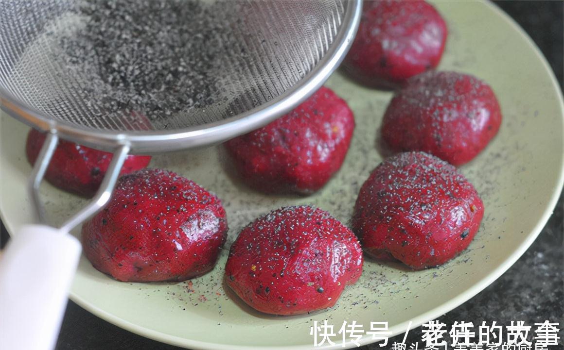 火龙果糍|便秘长痘反反复复?秋天该吃此物!搓一搓撒点粉,香甜软糯好解馋