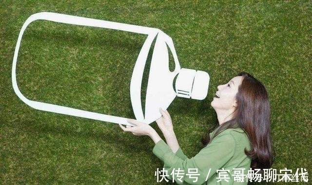 身体|白开水是廉价“长寿药”,但2个时间最好少喝,医生也是一样