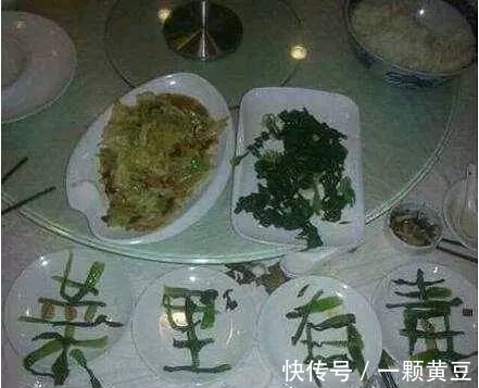 |搞笑图片幽默段子笑话：哈哈，你们的浪漫被一只鸟给打破了呢