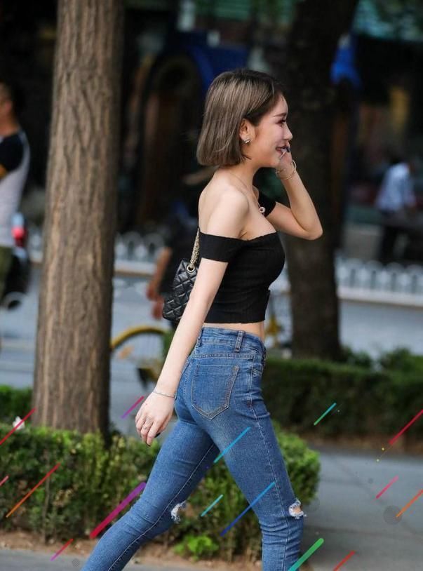  无限|街拍万里挑一的小姐姐，娴雅娇容性感无限，身材让人心动