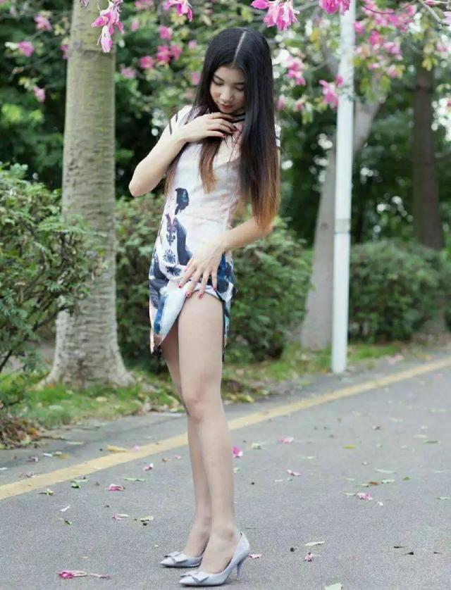 时尚|小姐姐扎着低马尾,看上去温柔又气质,衣装看上去更加的时尚