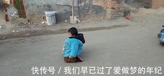 爷爷|自从看过村里办白事,瞧俩孙子见到爷爷的行为,爷:真是亲孙