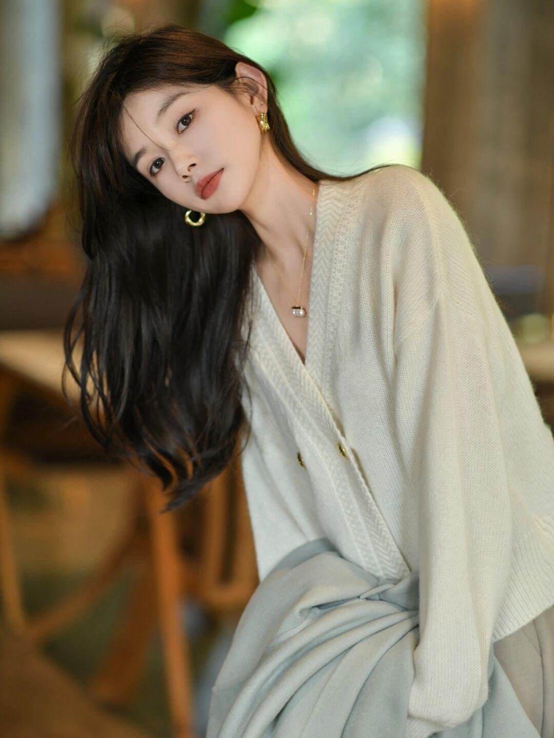 搭配 “针织衫”怎么穿才洋气?这些搭配温柔舒适还不挑人,咋穿都好看