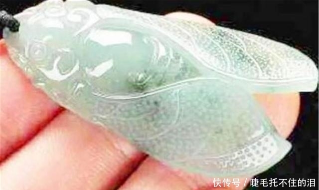 贴身|女子贴身佩戴一块玉10年,专家:胆子真大,你可知这块玉来历?