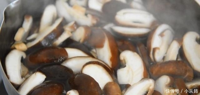 蚝油|“蚝油”是一开始就放,还是最后放?大厨:放对了鲜10倍!