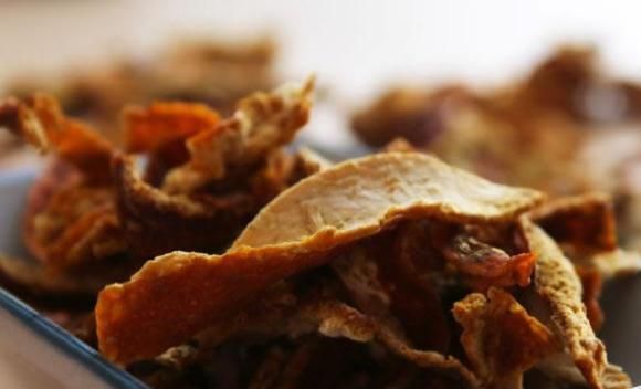 俗话说：“1两陈皮1两金”，常用陈皮泡水喝，会给带来5个好处！