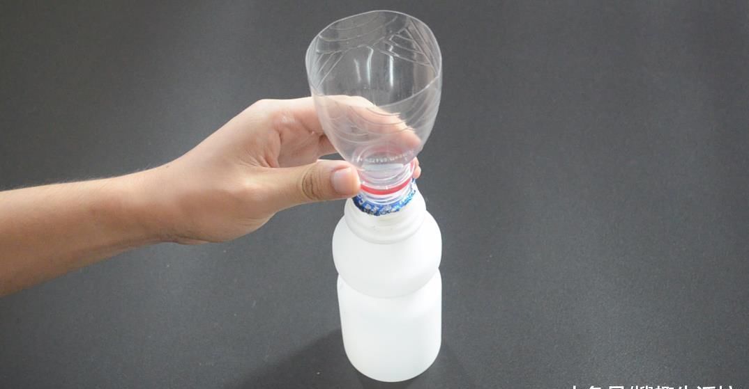 妙用|废弃的塑料瓶简单剪几刀, 放在家里有大用处, 看完你会感谢我的