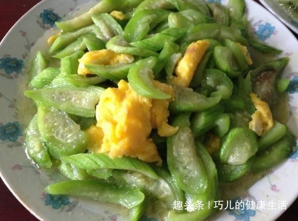 滋阴|鸡蛋配一宝,女人每天吃几口,滋阴润燥,脸色更红润