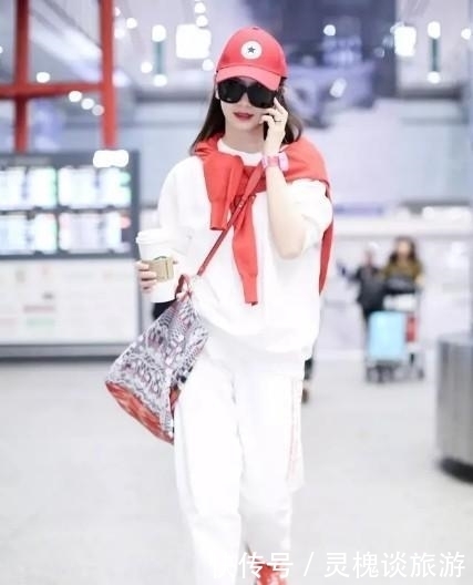 今年牛仔裤不火了,最近正受宠的“运动裤”,搭配卫衣穿巨潮!