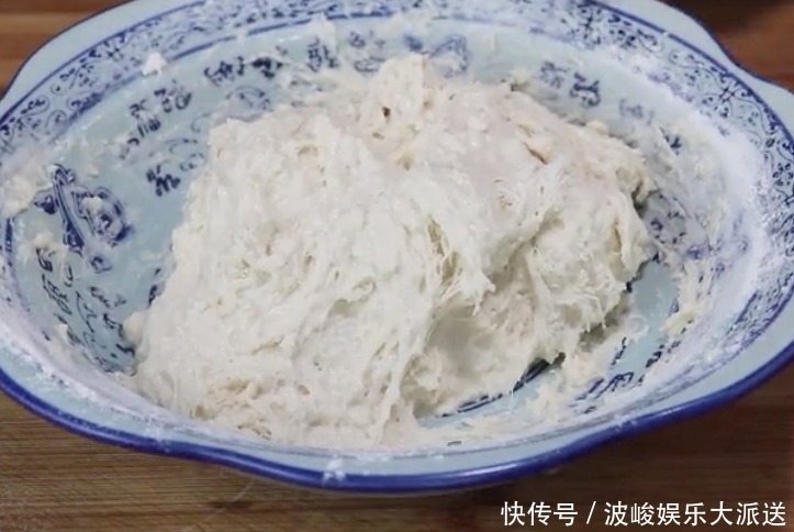 十足|早起花点时间做道葱花烙饼,做法简单,葱香十足,蓬松又暄软