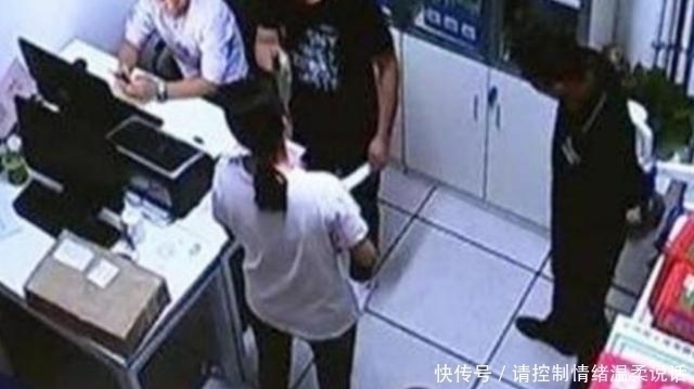 妈妈的话|儿子把零食放口袋忘付钱,超市让10倍买单,妈妈的话让人称赞