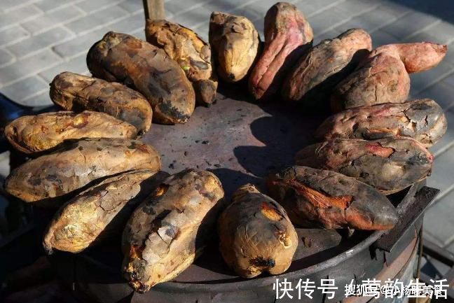 一滴水|别再买街头烤红薯了,用电饭锅就能做,不加一滴水,香甜不黑手