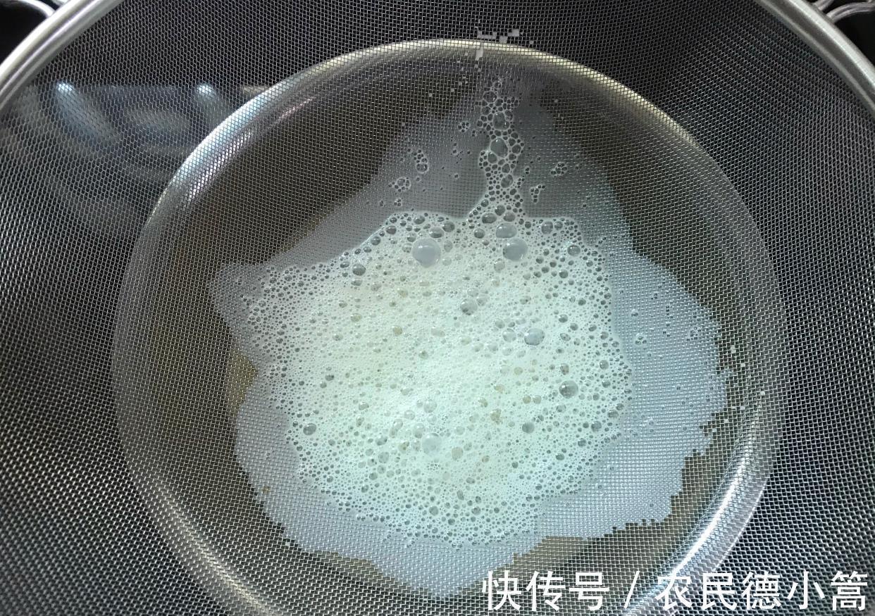 奥利奥|牛奶新吃法,倒锅里筷子搅一搅,冰凉Q弹,比淇淋简单还好吃