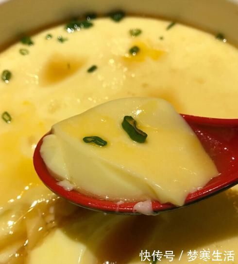 蜂窝状|蒸鸡蛋羹,加热水还是加冷水?大厨教你一招,鲜嫩可口,入口即化