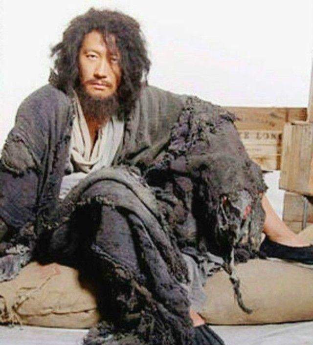 总兵#清朝有一种阔丐,他们身穿官服乞讨,为何将自己活成了一个笑话