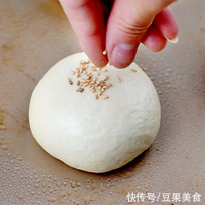 爆浆豆沙饼,咬一口软乎乎的豆沙饼,后悔没有早点制作