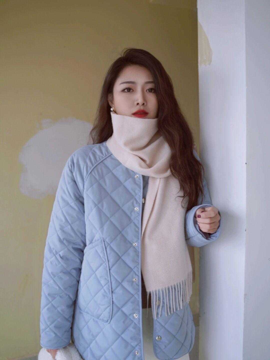 打底衫 女人过了30岁不要瞎打扮,试试这些简洁利落的穿搭,日常又显气质