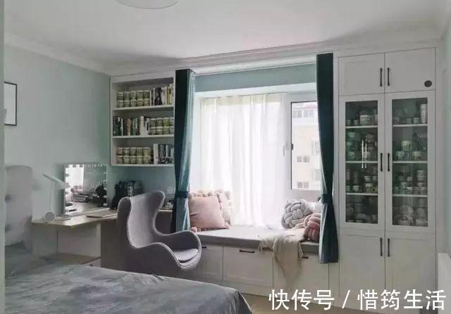 飘窗|卧室飘窗别再浪费了，现在流行这样装，能顶上一个大衣柜