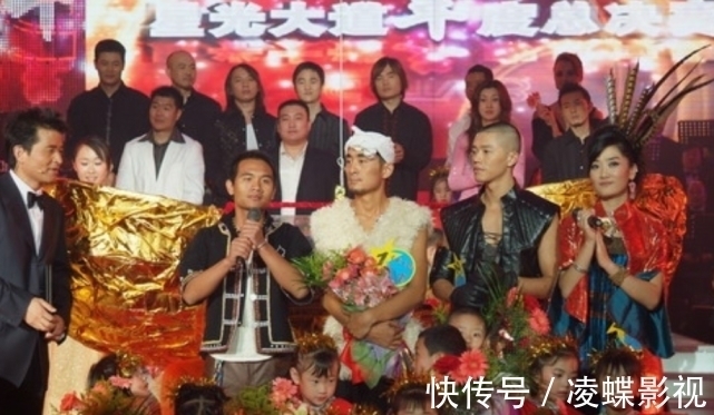 從星光大道冠軍到“人人喊打”，52歲的阿寶再惹爭議，他做了啥？